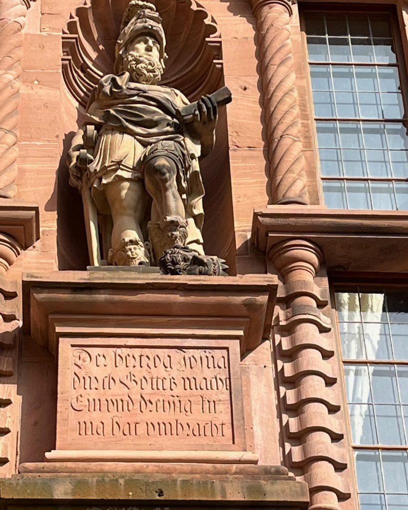 Statuen-Heidelberg-Schloss1